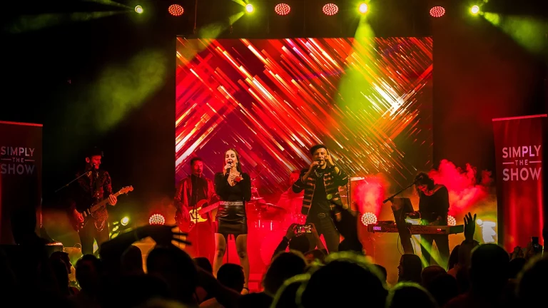 Kapela Simply The Show: Premium Show a LED obrazovka